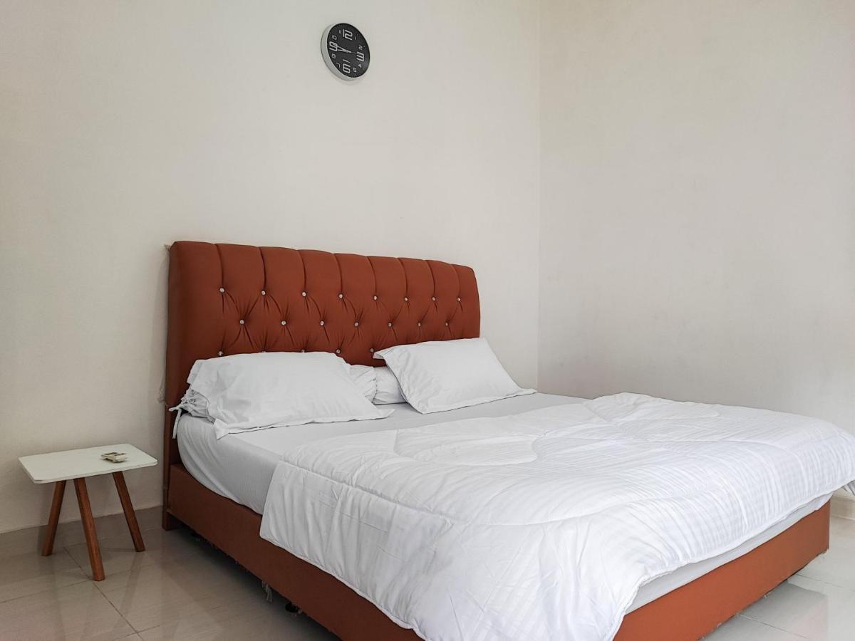 Adela Homestay Syariah Near Universitas Muhammadiyah Jambi Mitra Reddoorz Exterior photo