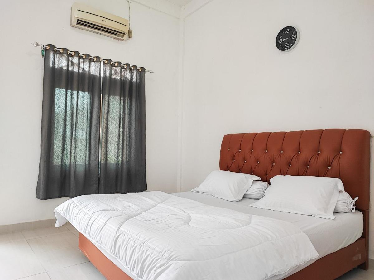 Adela Homestay Syariah Near Universitas Muhammadiyah Jambi Mitra Reddoorz Exterior photo